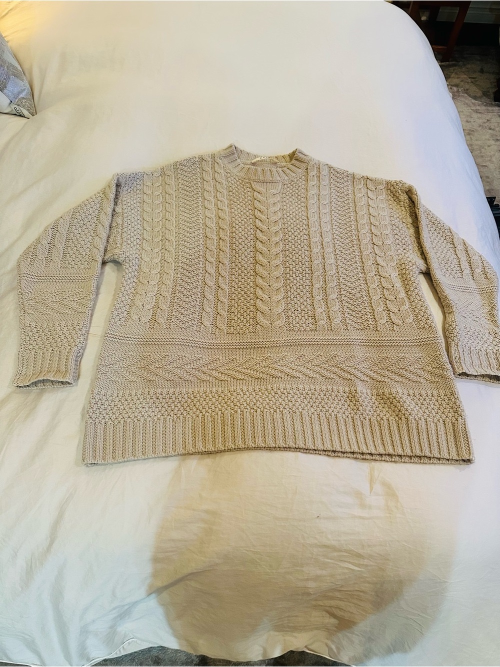 6397 cableknit sweater size small